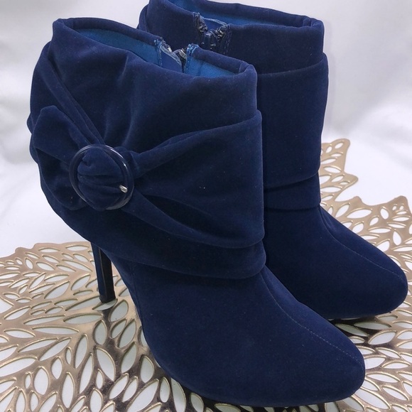 Lovely Royal Blue Velveteen Sash and Buckle Platform Ankle Booties Size 6 - Picture 1 of 8